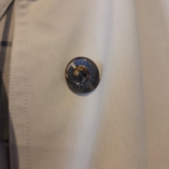 Burberrys Men's Classic Beige Trench Coat - Picture 3 of 12